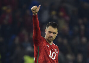 Aaron Ramsey med en thumbs up.