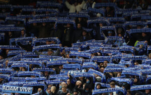 Malmö FF fans med halstørklæder.