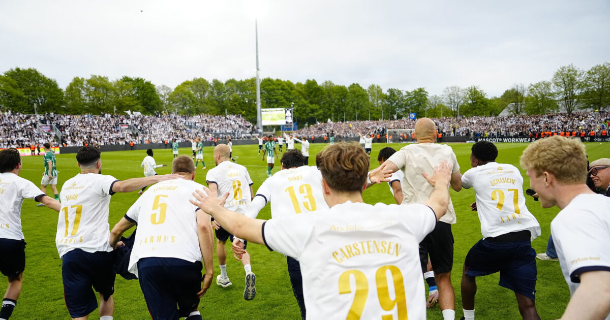 LIVE: Målløs AGF-stjerne: Stemningen i dag er helt syg! Superligakampen mellem AGF og Viborg FF på Ceres Park Vejlby i Aarhus søndag den 17. maj 2026.
