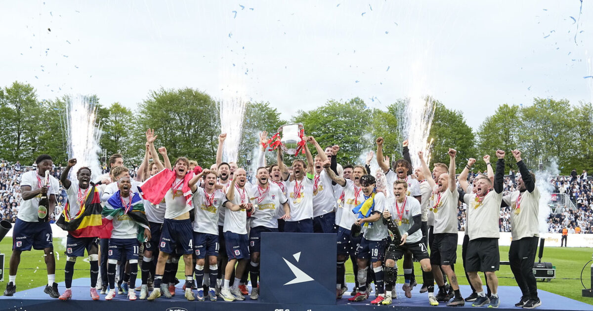 LIVE: AGF løfter trofæet! Superligakampen mellem AGF og Viborg FF på Ceres Park Vejlby i Aarhus søndag den 17. maj 2026.