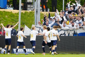 AGF-spillerne jubler efter en scoring mod Viborg FF.