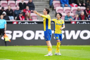 Luis Binks jubler på MCH Arena.