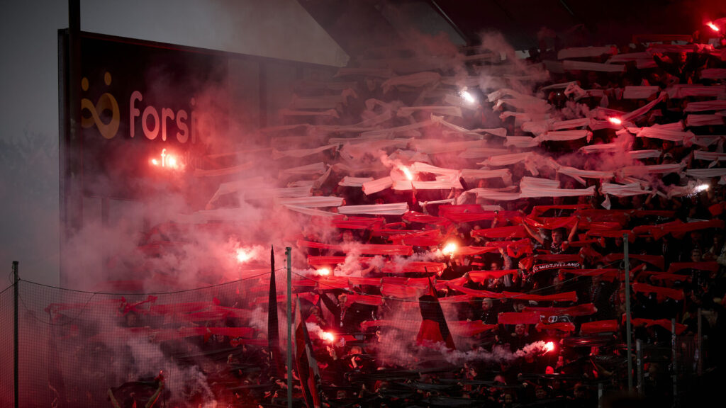 FC Midtjylland-fans under en kamp mod OB