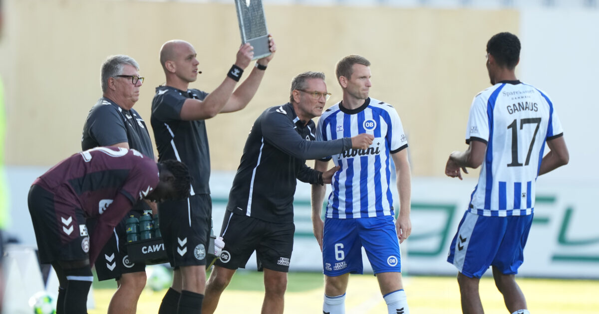 LIVE: Åh nej! Anfører halter fra banen Foto: Claus Fisker/Ritzau Scanpix