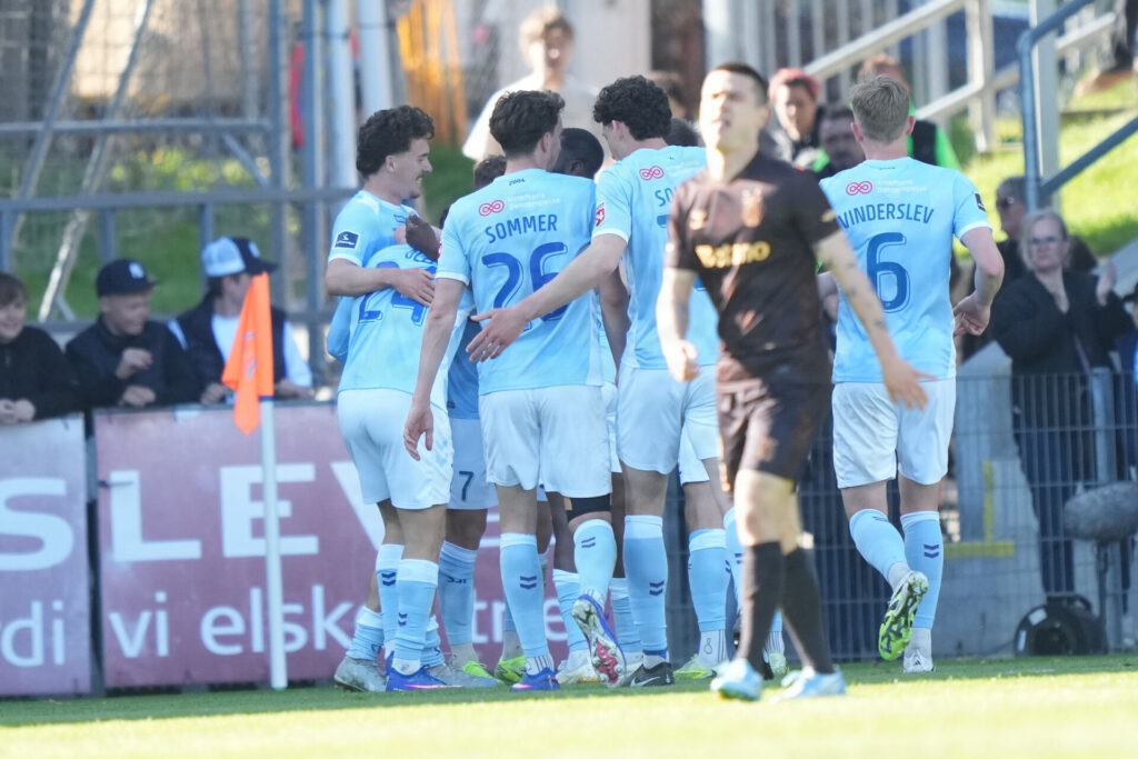 Sønderjyske fejrer en scoring mod Brøndby.