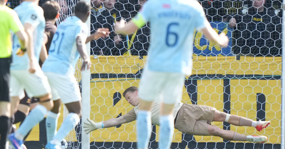 Pentz forklarer drop: Problemer med solen Foto: Claus Fisker/Ritzau Scanpix