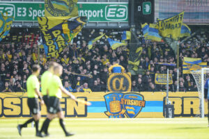 Brøndby IF-fansene med flag