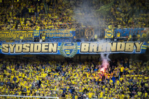 En masse gulklædte Brøndby IF-fans på Sydsiden