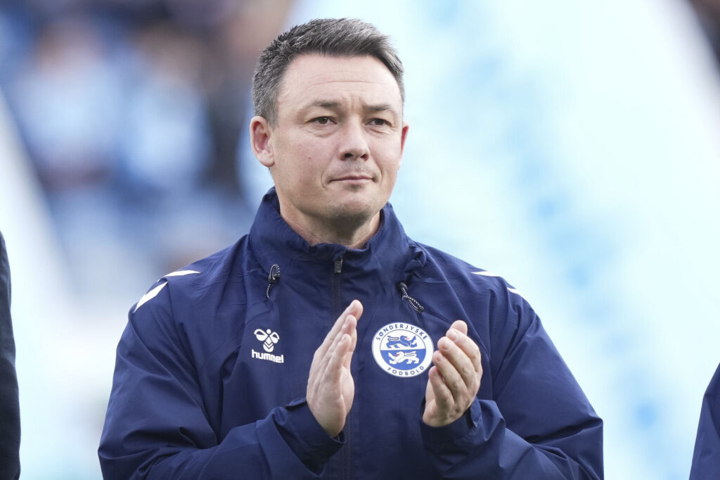 Thomas Nørgaard klapper i hænderne.