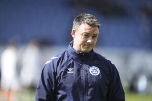 Thomas Nørgaard på sidelinjen for Sønderjyske.