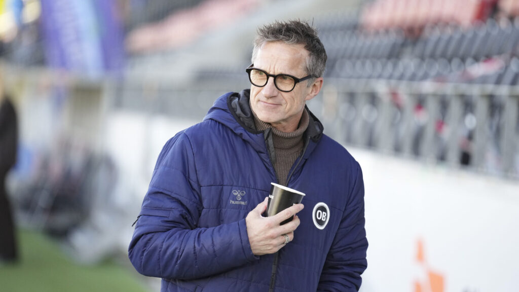 Troels Bech med et krus i hånden