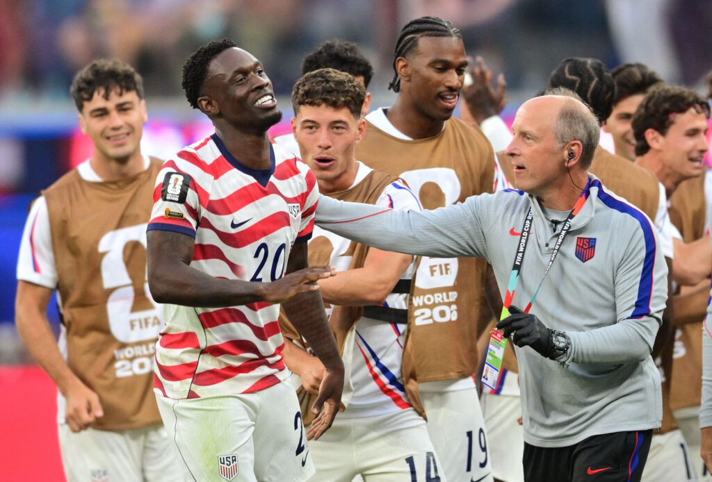 Folarin Balogun får rødt kort for USA.