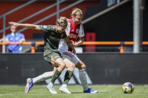 Kasper Dolberg i kamp for Ajax.