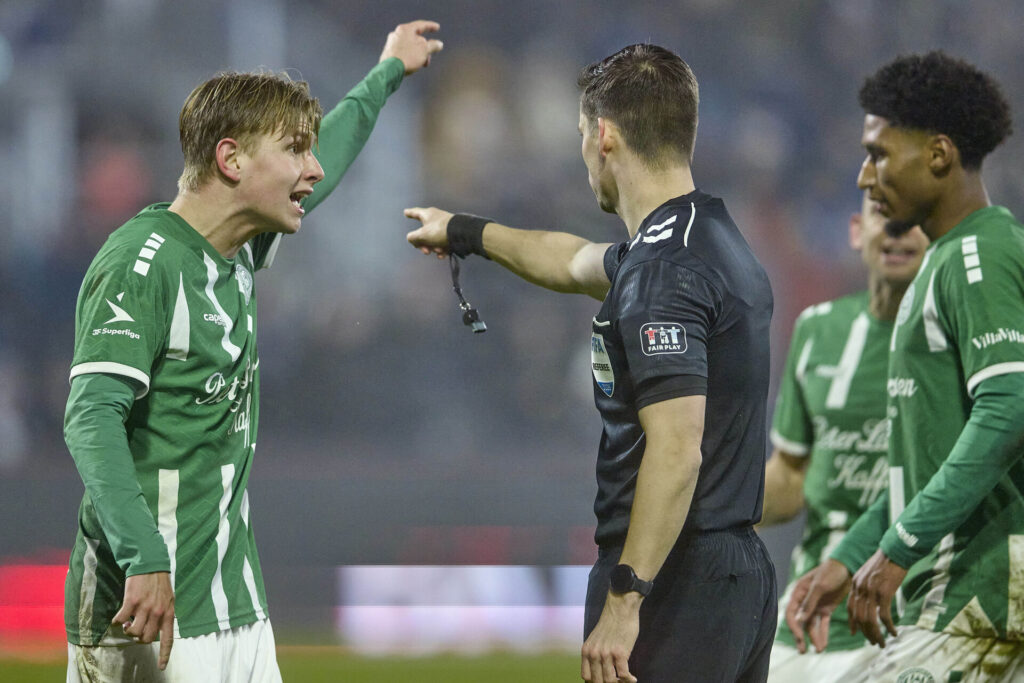 Viborg FF-spillerne protesterer over en kendelse