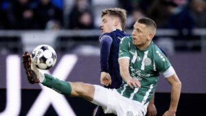 Jeppe Grønning sparker til bolden.