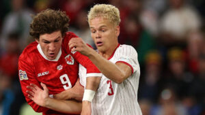 Oliver Provstgaard i aktion for Danmark mod Wales.