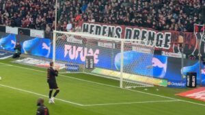 Andreas Maxsø hyldes af FC Midtjylland-fansene.