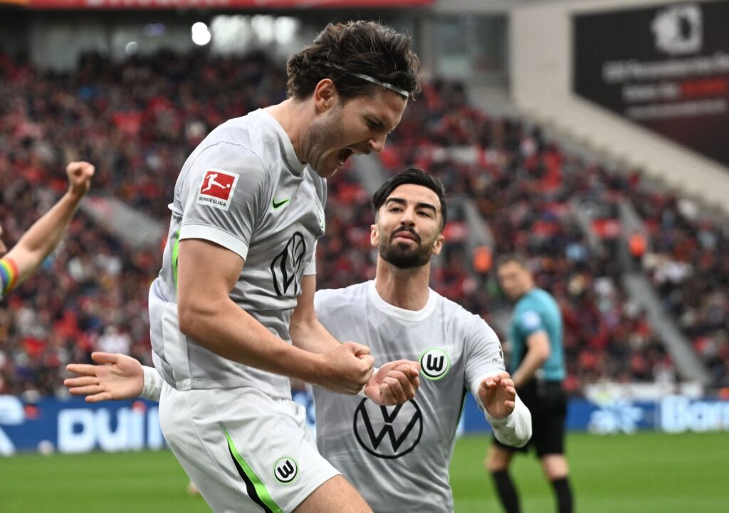 Jonas Wind jubler efter en scoring mod Bayer Leverkusen.