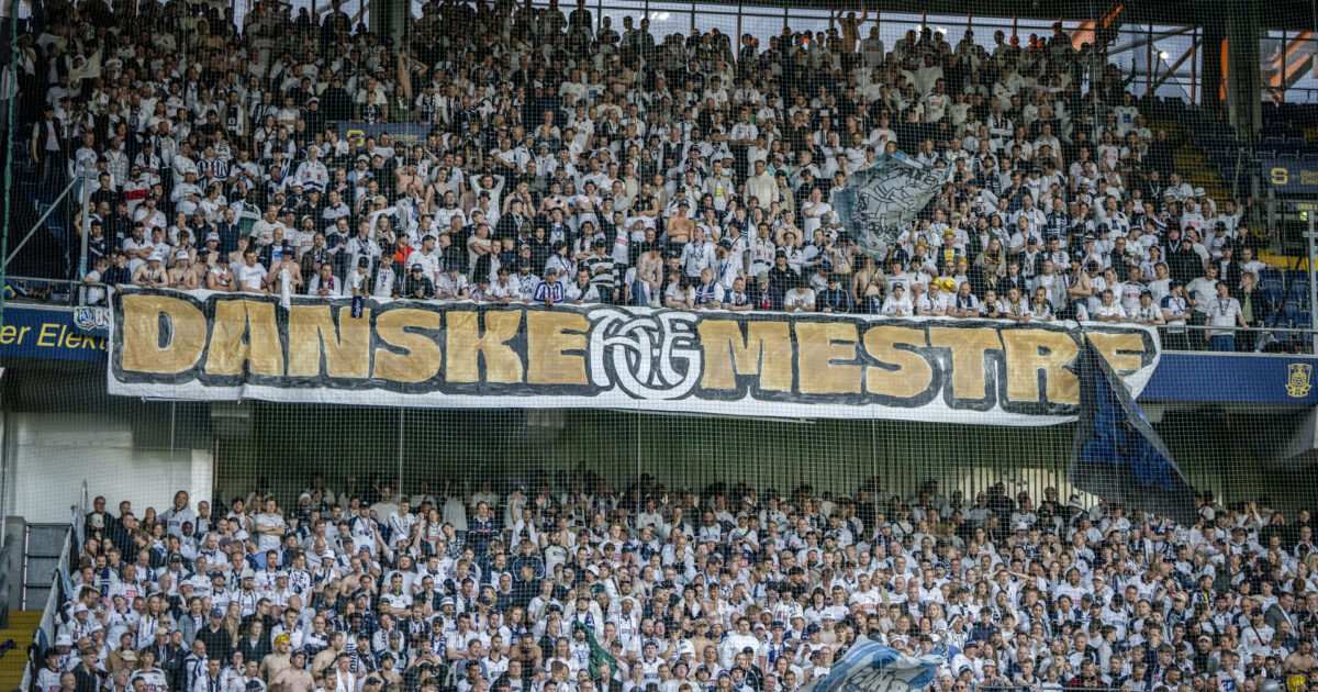 Go’ lir! AGF-fans belønner FCM-bødler Foto: Mads Claus Rasmussen/Ritzau Scanpix