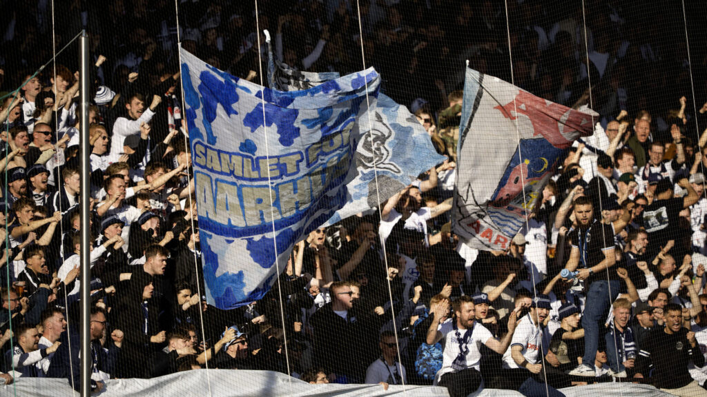 Et billede af en masse AGF-fans