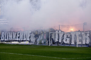 AGF's fans med pyroteknik.