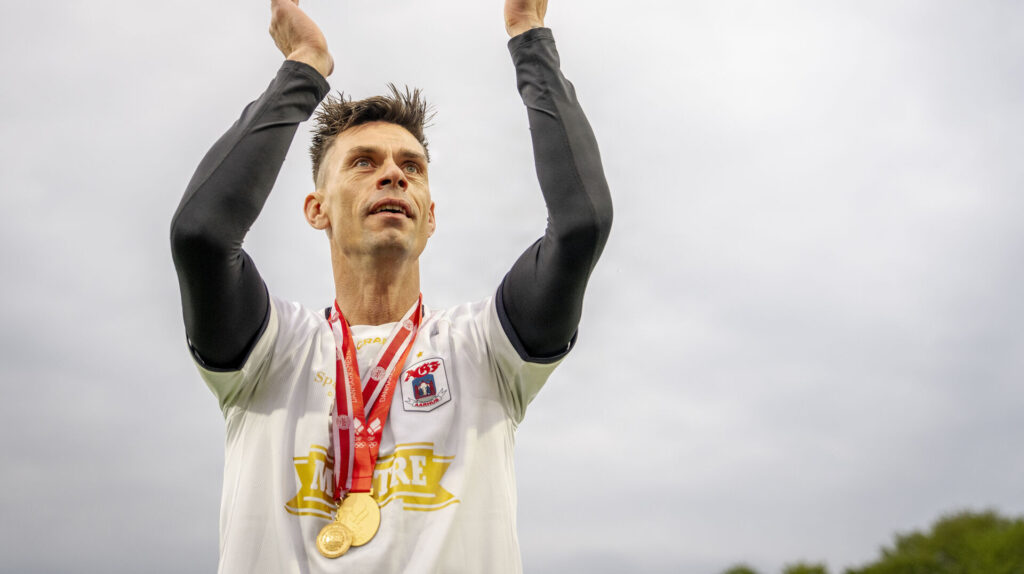 Jesper Hansen klapper ud til fansene