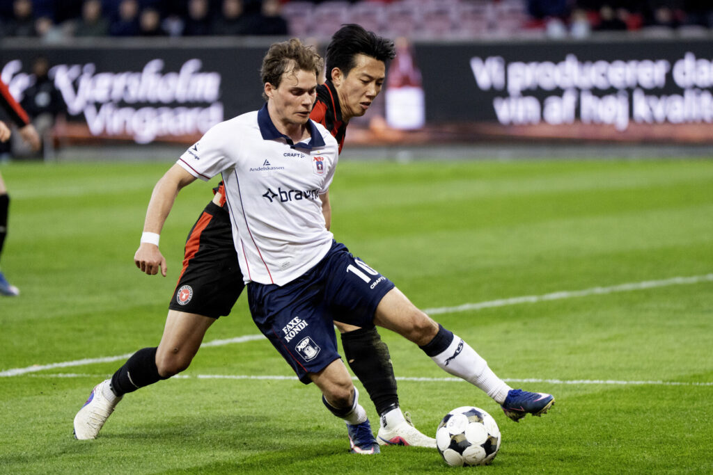 Kristian Arnstad på bolden mod FC Midtjylland.