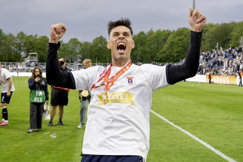 Jesper Hansen jubler i mesterskabsfejringen efter sidste spillerunde i Superligaen