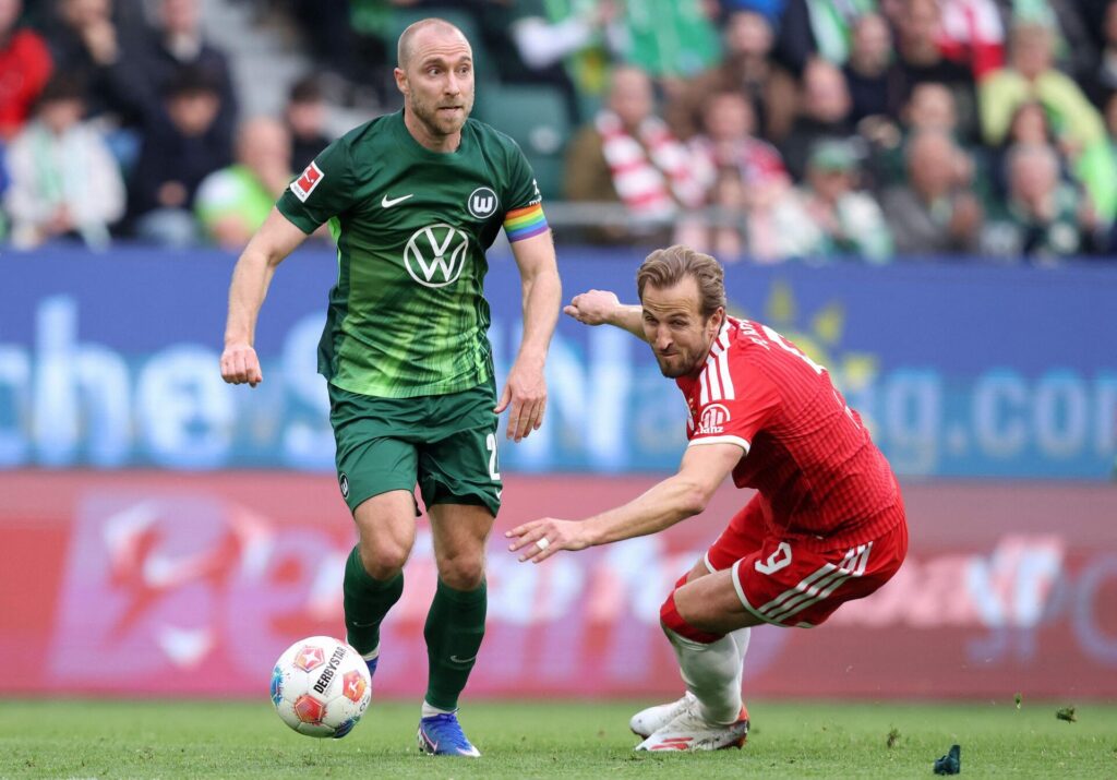 Christian Eriksen har bolden mod Bayern München.