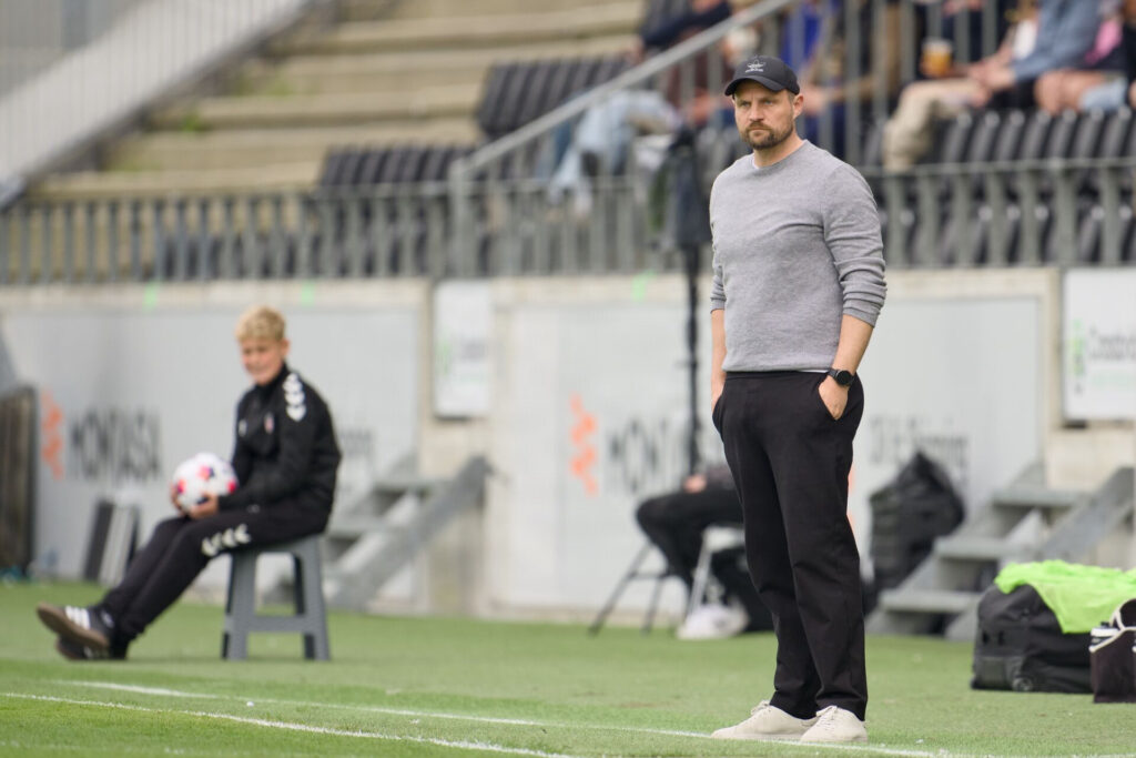 Bo Svensson på sidelinjen for FC København.
