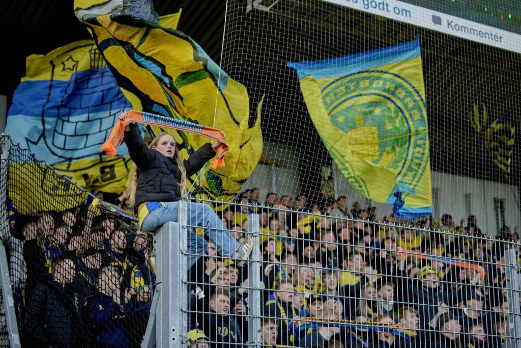 Et billede af en masse Brøndby-fans.