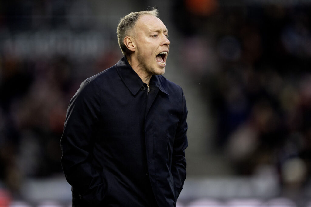 Steve Cooper under Brøndby IF's kamp mod FC Midtjylland.
