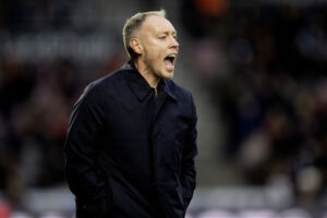 Steve Cooper under Brøndby IF's kamp mod FC Midtjylland.