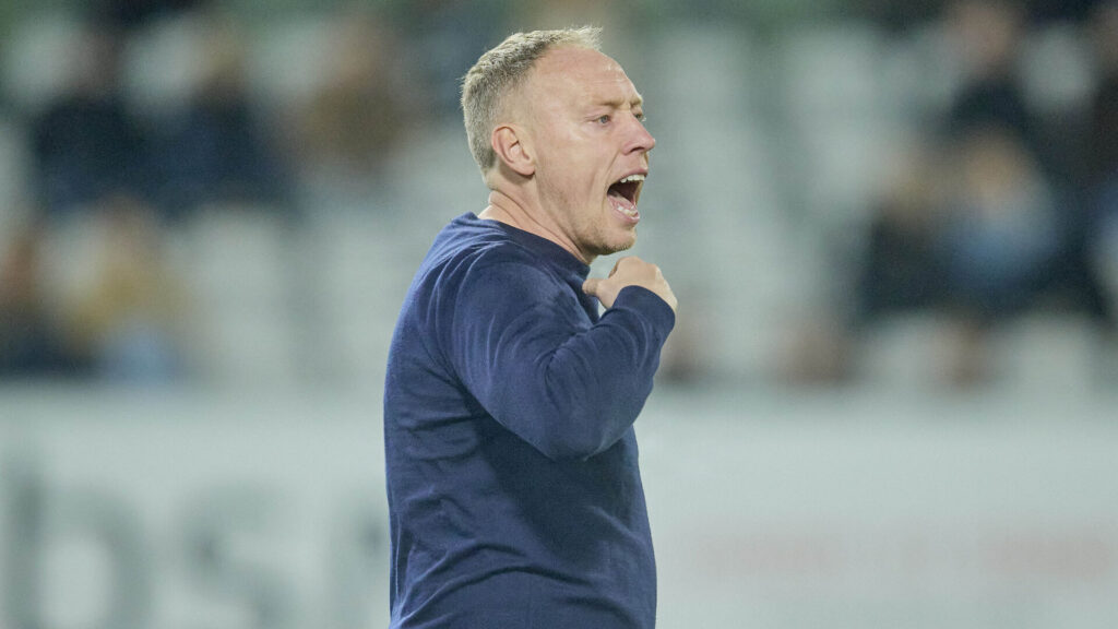 Steve Cooper råber
