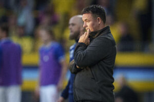Thomas Nørgaard på sidelinjen.