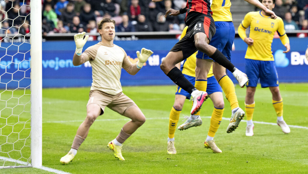 Patrick Pentz mod FC Midtjylland.