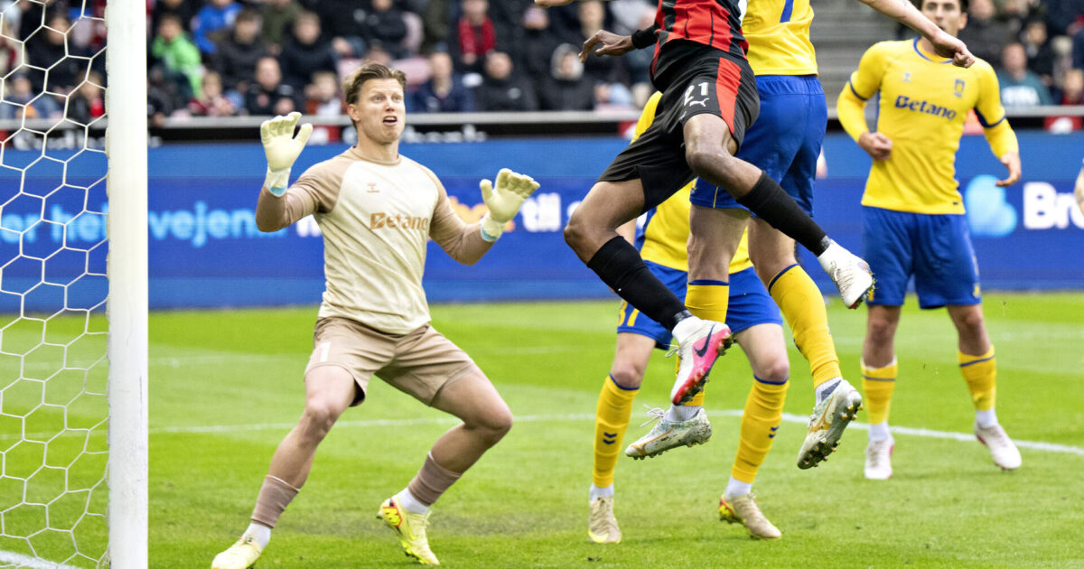 Simsir roser Pentz: Utrolig god målmand Foto: Henning Bagger/Ritzau Scanpix