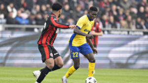 Ousmane Sow i kamp for Brøndby IF.