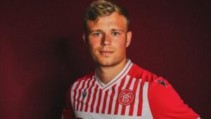 Andreas Maarup i den røde-hvide AaB-trikot.