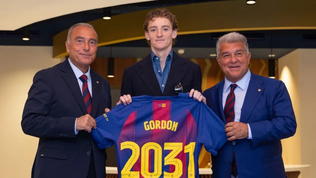 Anthony Gordon bliver præsenteret i FC Barcelona