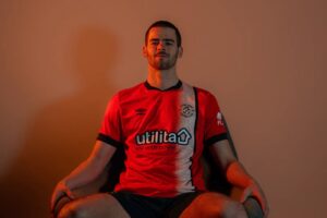 Lasse Nordås i en Luton-trøje.