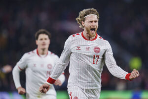 Kasper Høgh jubler efter en scoring for Danmark.