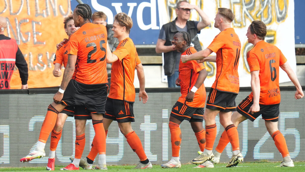 Hillerød-spillere jubler efter scoring.