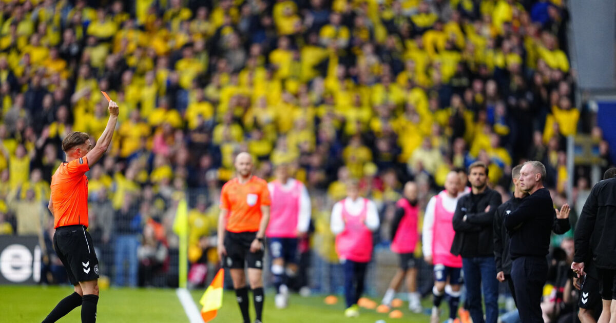 LIVE: Drama! Rødt kort på Brøndby Stadion Foto: Mads Claus Rasmussen/Ritzau Scanpix