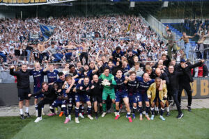 AGF-spillerne fejrer guldet.