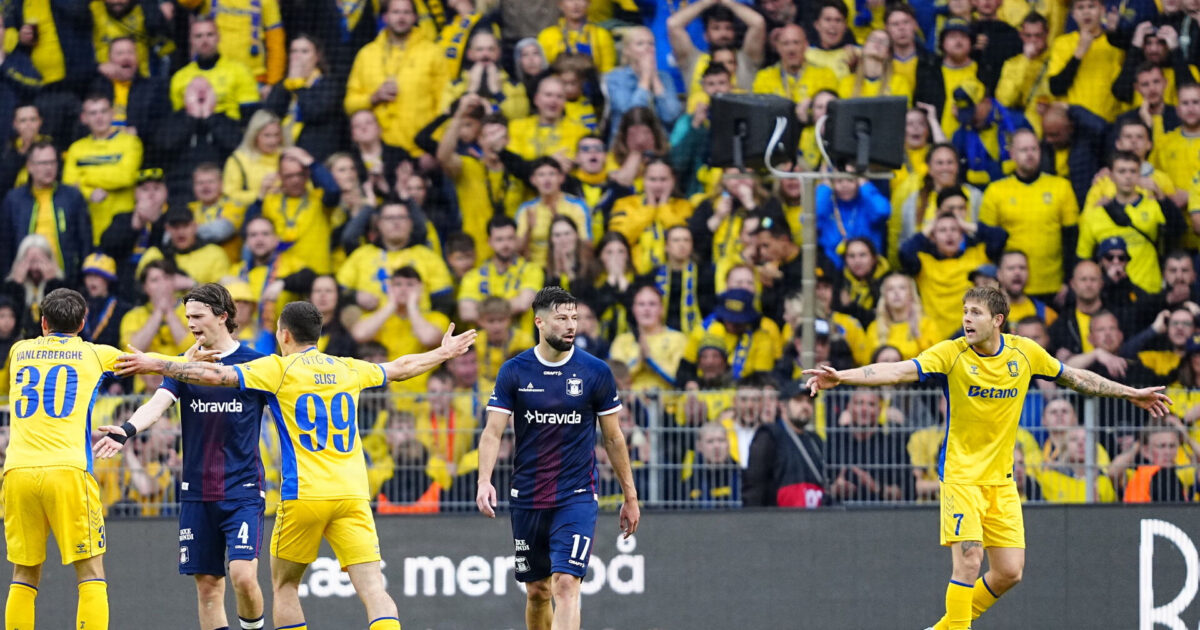 LIVE: Vrede Brøndby-fans udvandrer i massevis Foto: Mads Claus Rasmussen/Ritzau Scanpix