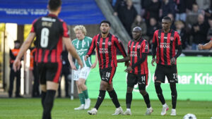 FC Midtjylland-spillerne går rundt på MCH Arena