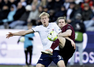 Sebastian Hausner for AGF i duel med Mads Bech FC Midtjylland den 7. marts 2026.