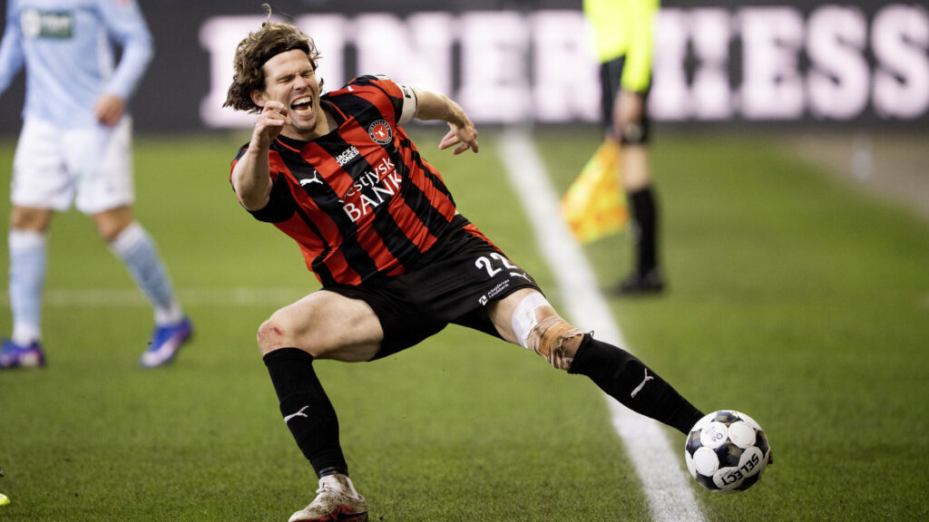 Mads Bech Sørensen strækker sig