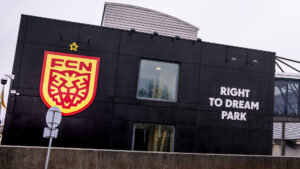 Right to Dream Park i Farum med FCN-logoet på siden.